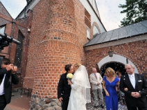 Zdjęcia w kościele podczas ceremonii ślubnej w Piasecznie