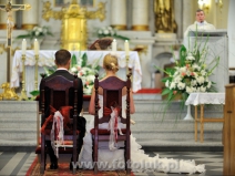 Ceremonia zaślubin w kościele w miejscowości Jazgarzew